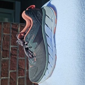 Womens Hoka Gaviota tennis shoes. SIZE 8.5.